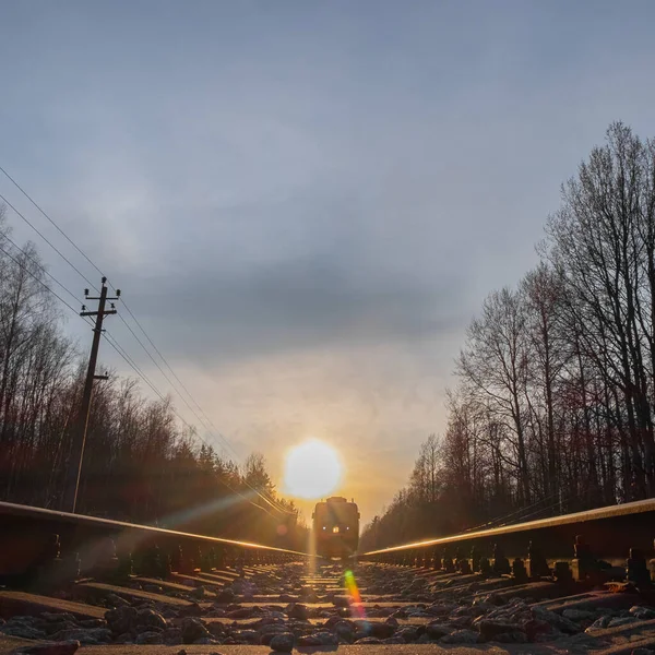Vista Puesta Del Sol Tren Que Aproxima Desde Ferrocarril Concepto — Foto de Stock