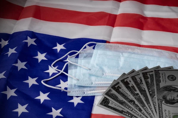 Medische Maskers Bankbiljetten Van Dollars Van Verschillende Denominaties Amerikaanse Vlag — Stockfoto