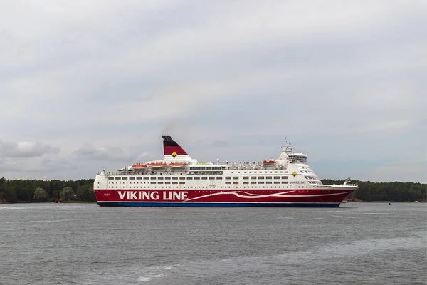 フィンランド アランド諸島 マリエンハンマン 2019年8月 大きなクルーズ船 バイキングラインフェリーアモレッラはマリエンハンマンのフィンランド港に入ります — ストック写真