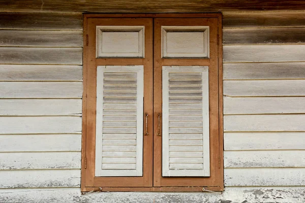 Stare Brązowe Białe Okno Drewniane Zabytkowym Domu Drewna Tajlandii — Zdjęcie stockowe