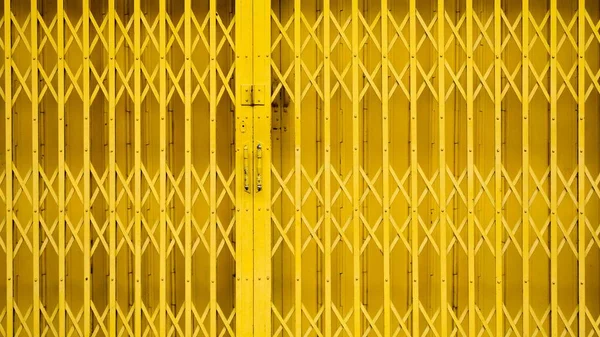 Amarillo Antiguo Diapositiva Puerta Acero Bloqueado —  Fotos de Stock