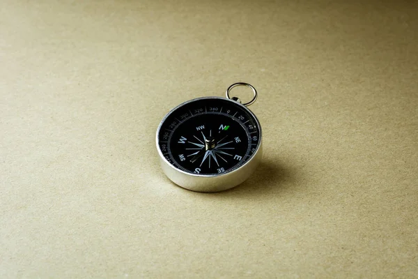 Kompas Brązowym Tle Papieru — Zdjęcie stockowe