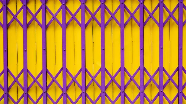 Porta Aço Antiquário Roxo Amarelo — Fotografia de Stock