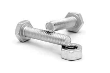 fındık ve cıvatalar beyaz arkaplanda izole