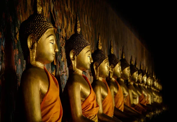 Rangée Bouddha Doré Statue Thaïlande — Photo