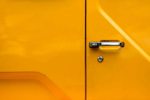 Χερούλι Πόρτας Αυτοκινήτου Κίτρινο Φορτηγό — Φωτογραφία Αρχείου