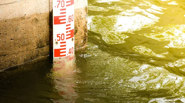 Water level measurement  at the dam