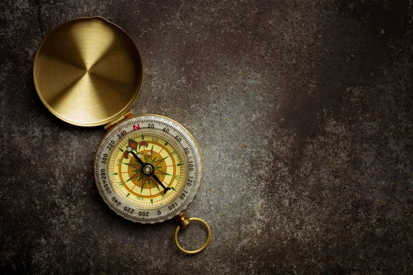 Alter Kompass Auf Altem Metallboden — Stockfoto