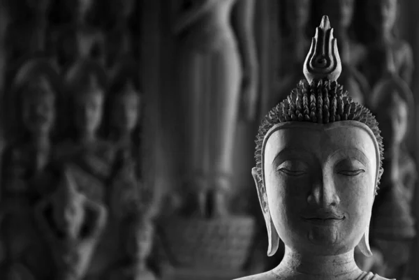 Bouddha Visage Statue Dans Temple Monochrome — Photo