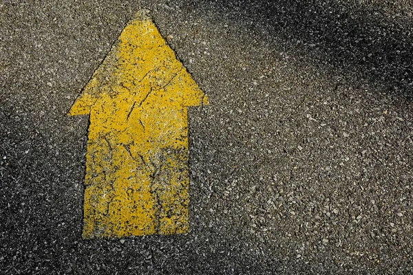 Flèche Jaune Peinte Sur Route Asphaltée — Photo