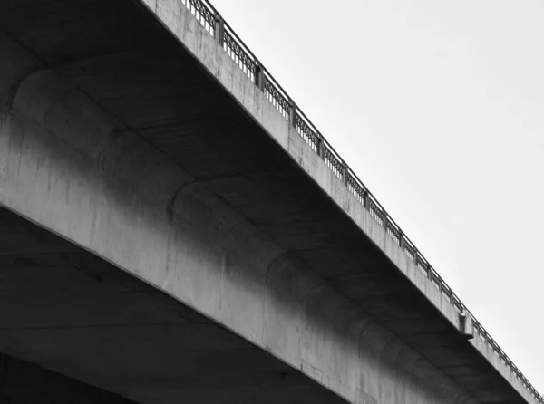 Bau Einer Betonbrücke Monochrom — Stockfoto