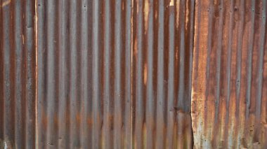 Eski ve paslı kahverengi galvanize demir çatı dokusu