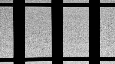 Pencerede buzlu cam dokusu