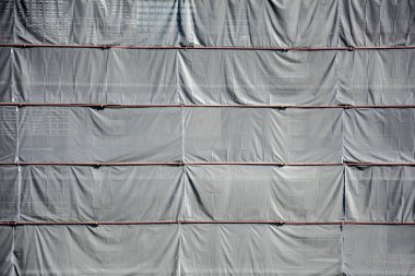 İnşaat alanında branda örtüsü