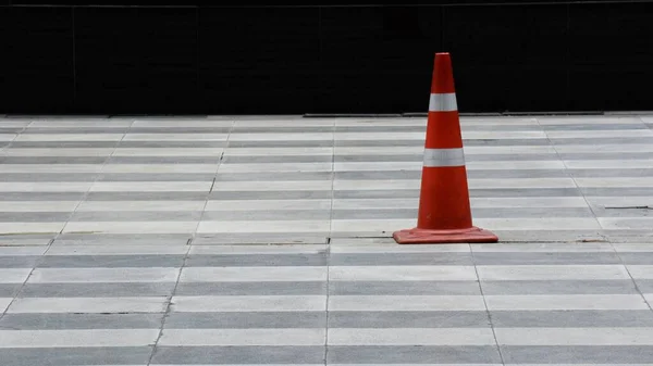 Cono Traffico Sul Marciapiede — Foto Stock