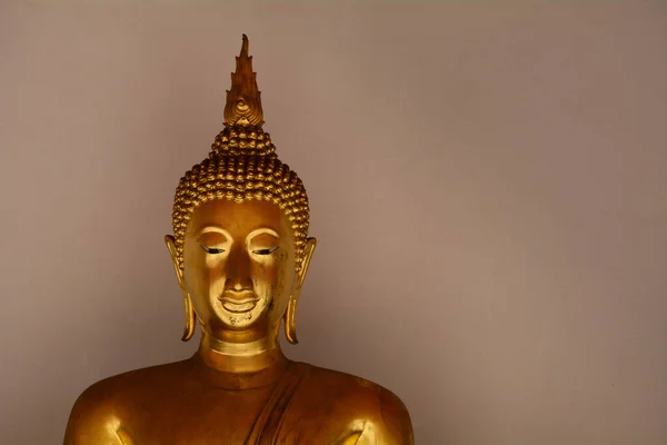 Visage Statue Bouddha Doré — Photo