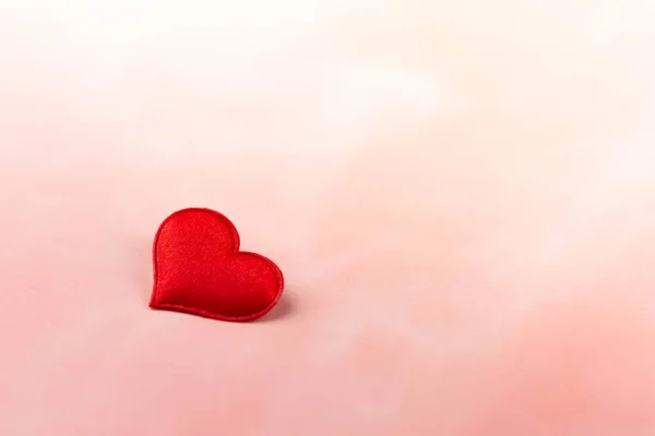 발렌티누스는 심장을 배경으로 분홍색 사진을 찍었다 보살핌의 — 스톡 사진