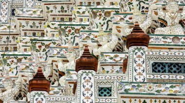 Dev ve maymun heykellerinin kralı Şafak Tapınağı Wat Arun Tayland.