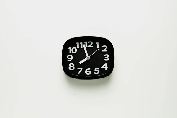 Reloj Negro Aislado Sobre Fondo Blanco — Foto de Stock