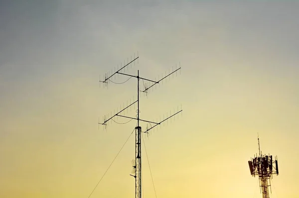 Televisies Antenne Telecommunicatie Toren Antenne Met Zonsondergang Achtergrond — Stockfoto