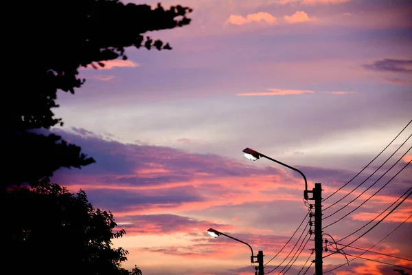 Straßenlaterne Auf Dem Land Zur Abendzeit — Stockfoto