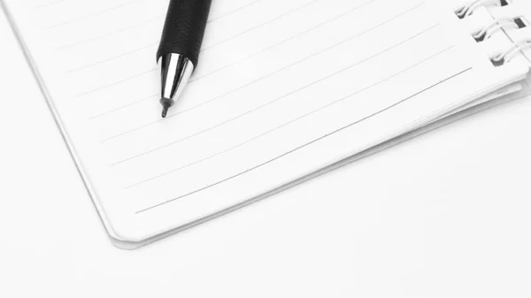 Πένα Closeup Ένα Χαρτί Μονόχρωμο — Φωτογραφία Αρχείου