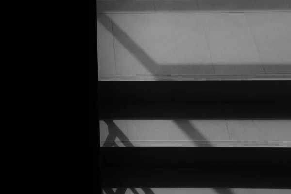 Schatten Aus Dem Fenster Treppenhaus Monochrom — Stockfoto