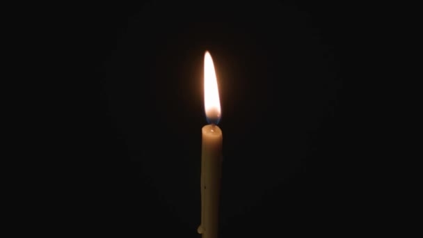 吹出教堂的蜡烛 — 图库视频影像