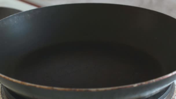 Frying Pan Pour Vegetable Oil — Stock Video