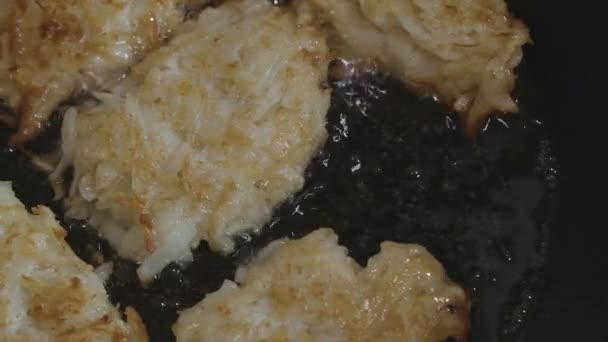 Lightly Fried Hash Browns Fried Pan Oil Camera Moves Right — Stock Video