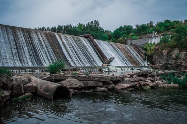 Teterev Nehri üzerindeki baraj