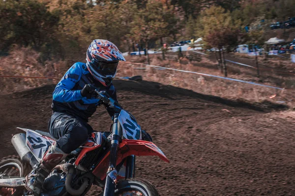 Motocross-Fahrer in Aktion — Stockfoto
