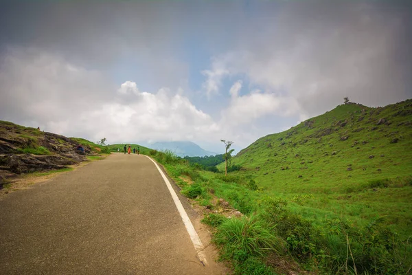 Ponmudi Hill Station och väg Stockbild