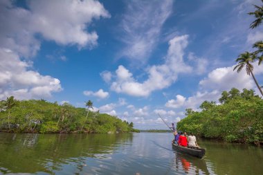 Kallada Nehri boyunca kano gezisi, Munroe Adası