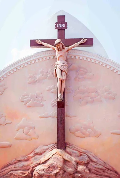 Statue of Jesus on cross — Stock Photo, Image