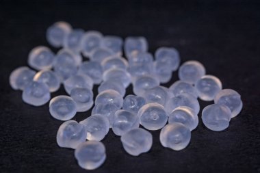 Polipropilen çok çeşitli uygulamalarda kullanılan termoplastik bir polimerdir..