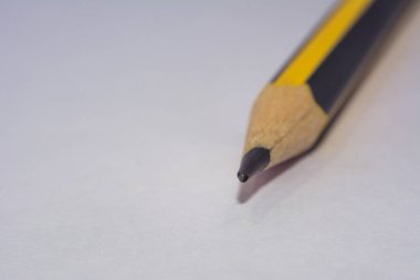 Sarı siyah renkli kalem ucu