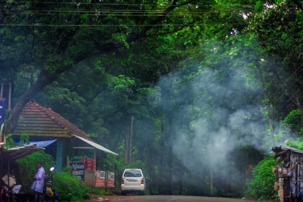 Los turistas están viajando a la estación de Vagamon Hill en coche —  Fotos de Stock