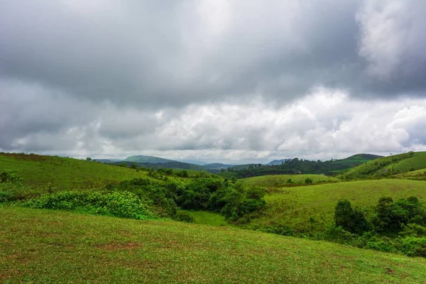 Beautiful morning view of Vagamon Meadows and sky — Stock Photo, Image