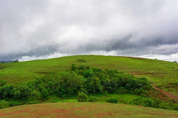 Beautiful morning view of Vagamon Meadows and sky — Stock Photo, Image
