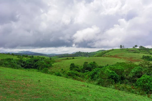 Beautiful morning view of Vagamon Meadows and sky — Stock Photo, Image