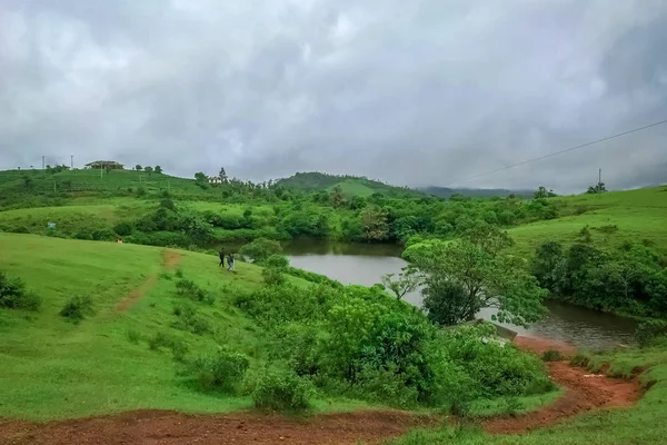 Bela vista da manhã de Vagamon Meadows e céu — Fotografia de Stock