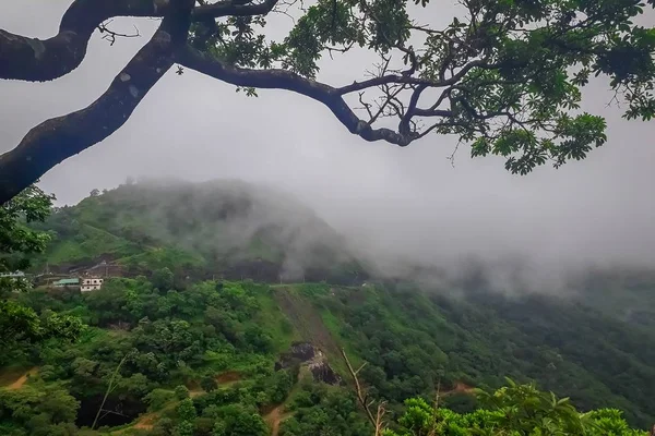 Ein Aussichtspunkt in Vagamon Hills Station — Stockfoto