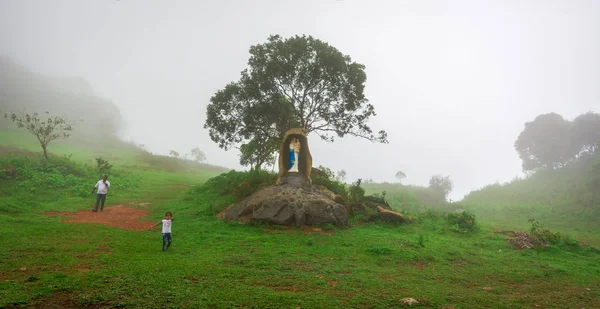 Statue of St. Mary and Jesus christ from Kurishumala — Stock Photo, Image