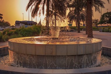 Abudhabi corniche yolda su çeşmesi