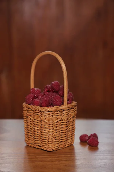 Basket Raspberries Wooden Table Wooden Background — Stock Photo, Image