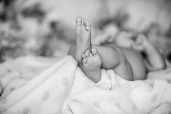 Nohy Dítěte Ukazující Pohodlí Klid — Stock fotografie