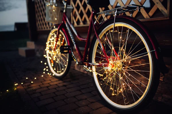 圣诞灯在自行车背景纹理在城市 — 图库照片