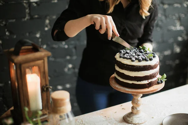 Cooking cake on the table and baking cake ingredients — Stock Photo, Image