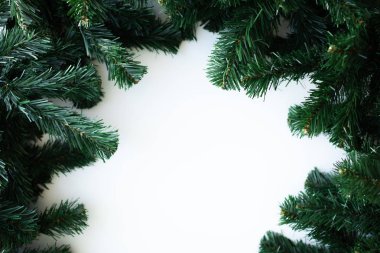 Xmas ağacı ve xmas süslemeleri ile Noel çerçeve arka plan. Mutlu Noeller tebrik kartı, afiş. Kış tatili teması. Yeni Yılınız Kutlu Olsun. Metin için alan